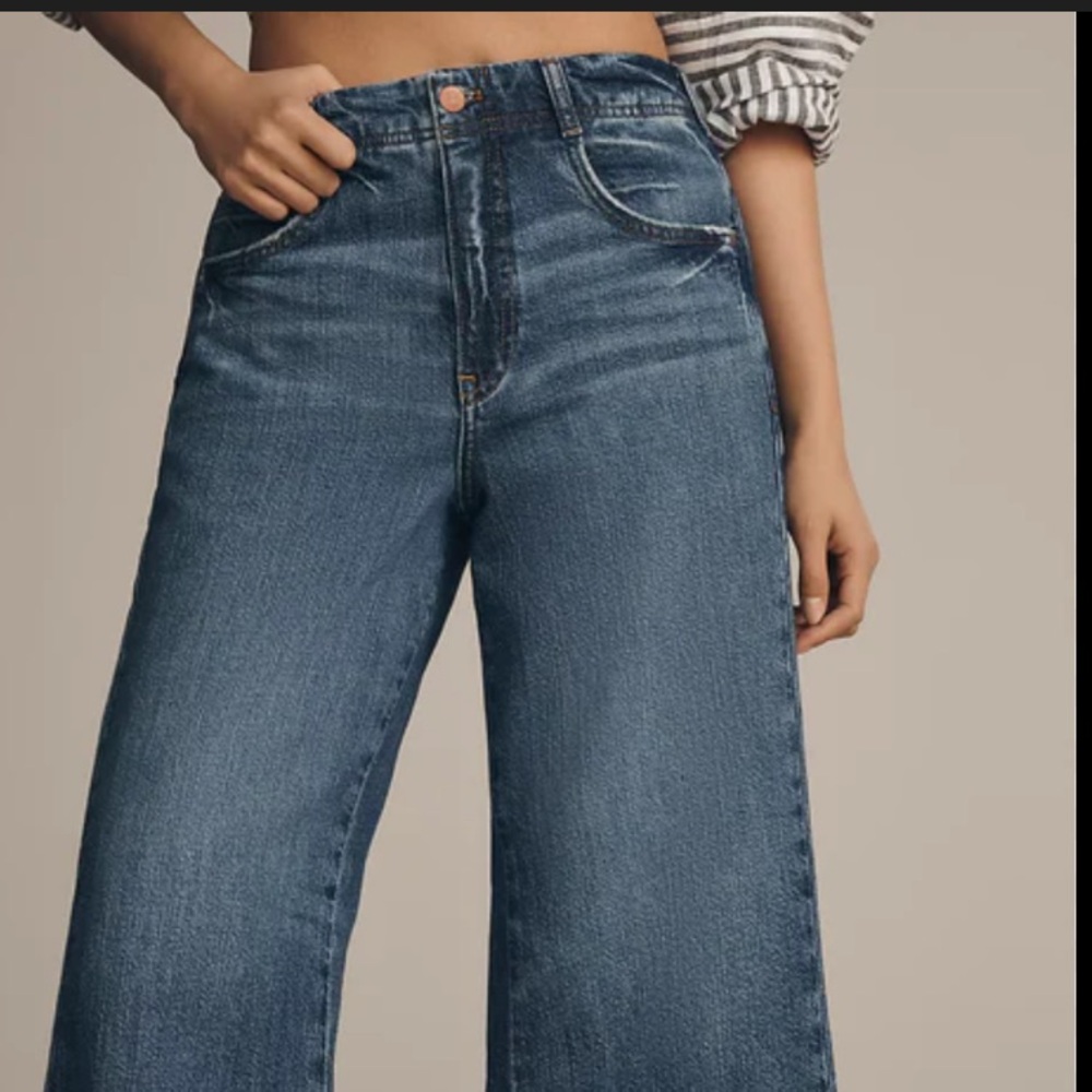 The Adi Crop Mid-Rise Flare 
Jeans by Pilcro
NWOT
COLOR- Seaform
SOLDOUT - Picture 5 of 9